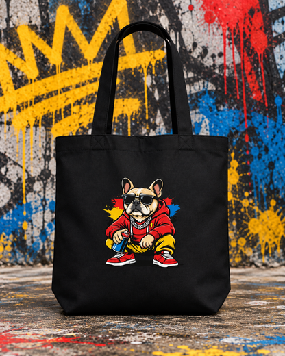 Tote bag Bolt noir avec illustration du bouledogue devant un mur street art — visuel d'ambiance IA