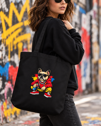 Tote bag Bolt noir porté à l'épaule en tenue urbaine — visuel d'ambiance IA